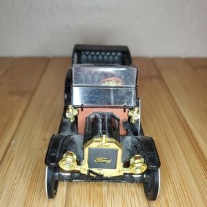Vintage Metal Car - 1910 Ford Model T Coupe